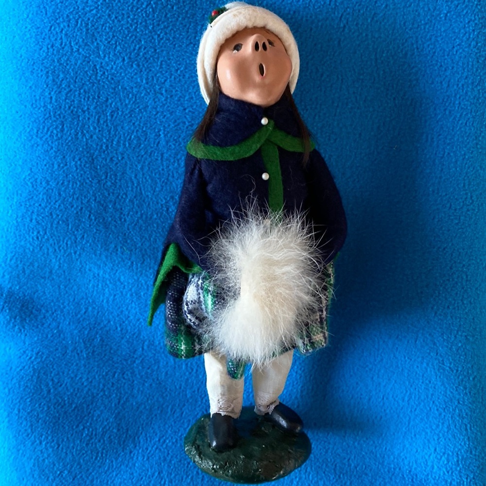 Byers Choice Ltd. Caroler 1984 Signed - Vintage